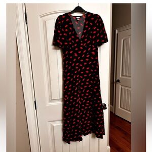 Elegant Black and Red Patterned Dress